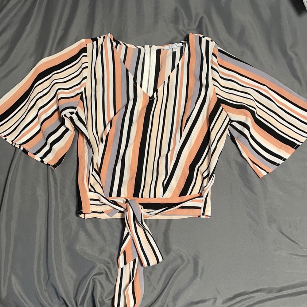 Women’s small Iris pink white purple & black striped v-neck top